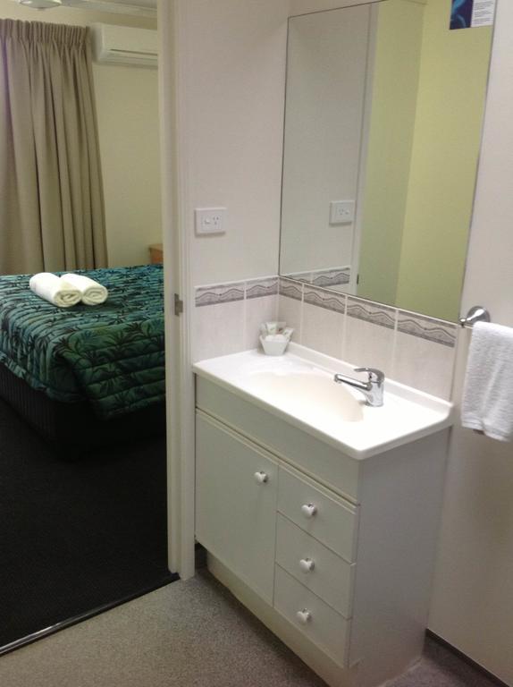 Port Denison Motor Inn 보엔 외부 사진